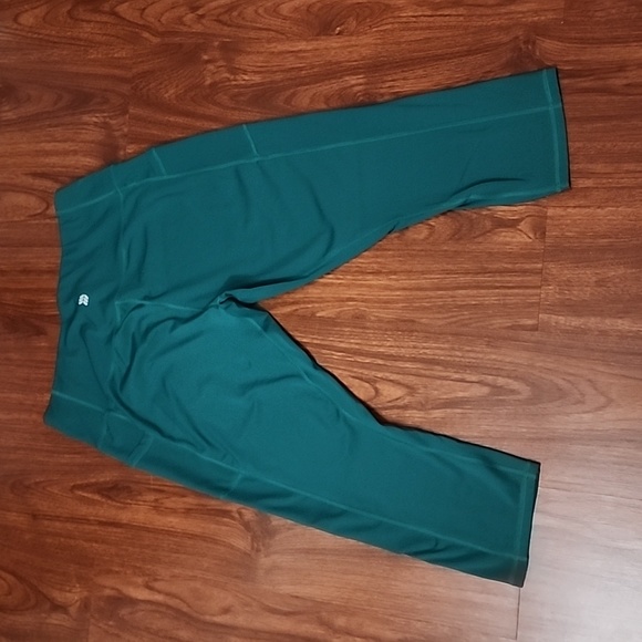 All in motion capri leggings - Picture 2 of 3